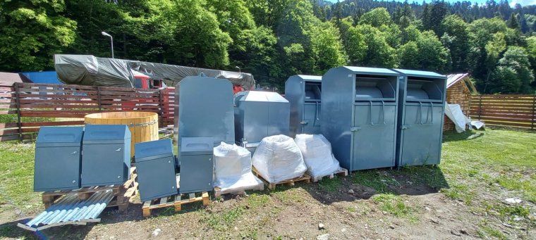 Új, medvebiztos szemeteskonténereket helyeztek ki Tusnádfürdőn