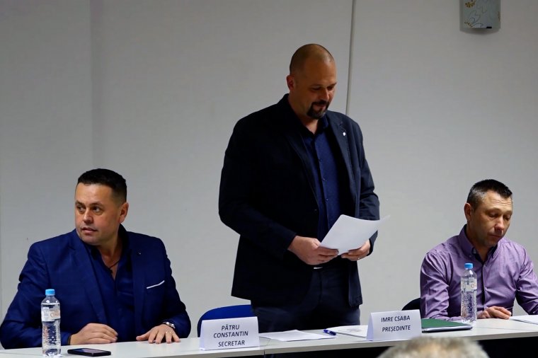 Váratlan fordulat Kézdivásárhelyen: az EMSZ a románpárt-szövetséggel összefüggésbe hozható független jelölt mögé állt