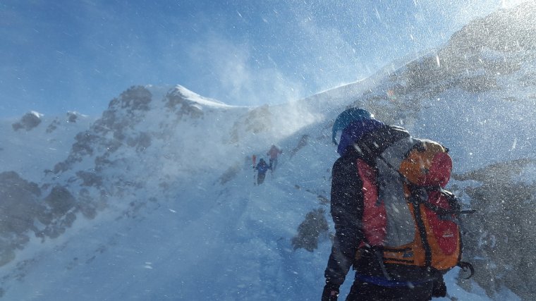 Elakadt a hóban két lengyel turista a Bucsecs-hegységben