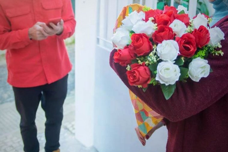 Virágot nőnapon a futárral – Romániában nagyon népszerű