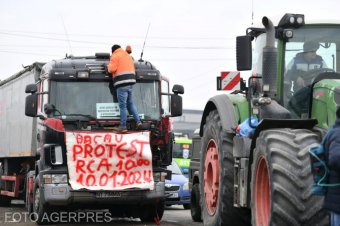 A nagylaki határátkelőhöz vezető utakon is akadályozzák a forgalmat a tiltakozó gazdák