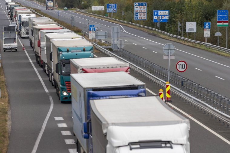 Irdatlan veszteséget szenvednek a teherfuvarozók a schengeni csatlakozás elmaradása miatt