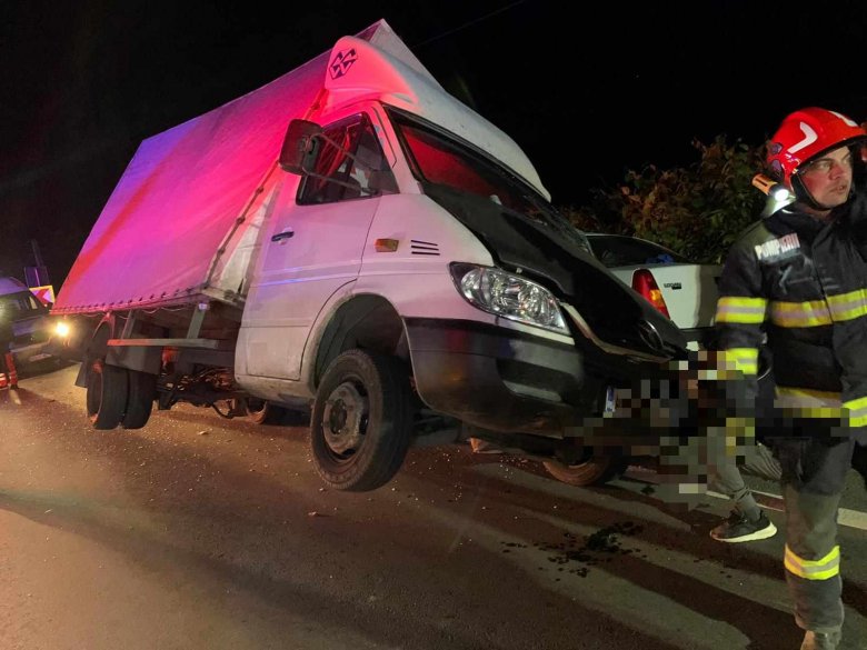 Kisteherautó és személygépkocsi baleseteztek Segesvárnál