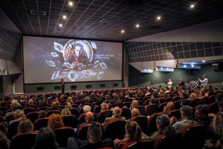 Kezdődik a nyolcrészes történelmi filmsorozat: pénteken este sugározza a Tündérkert első két részét a Duna tévé