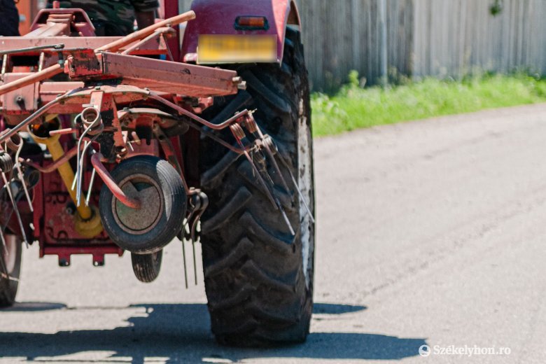 Traktor ütközött haszongépjárművel, mindkét sofőr megsérült