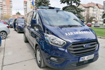 Több mint száz csendőr kutat bizonyítékok után a crevediai robbanás helyszínén