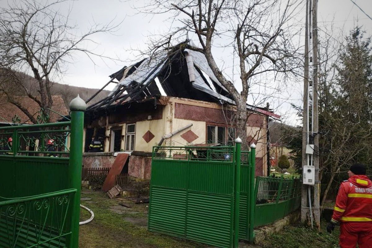 Beomlott a ház teteje a tűztől, már nem tudták megmenteni az ottlakó életét
