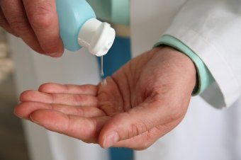 Marosvásárhelyi kórházat is átvert hígított fertőtlenítőszerekkel az ügyészség látószögébe került cég