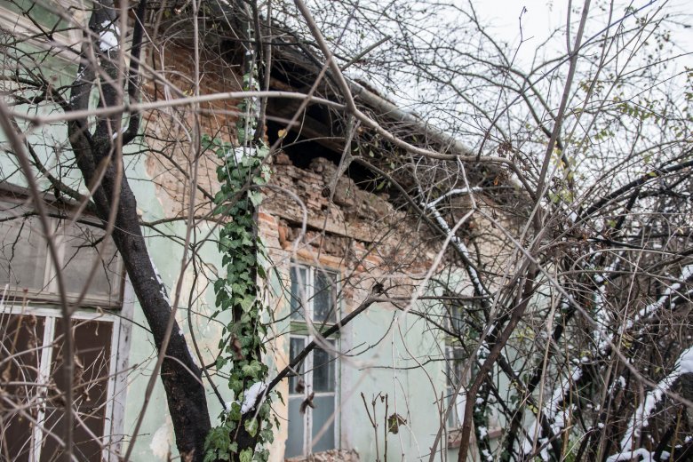 Menthetetlen az egykori belgyógyászati épület, ezért a jövőben lebontják