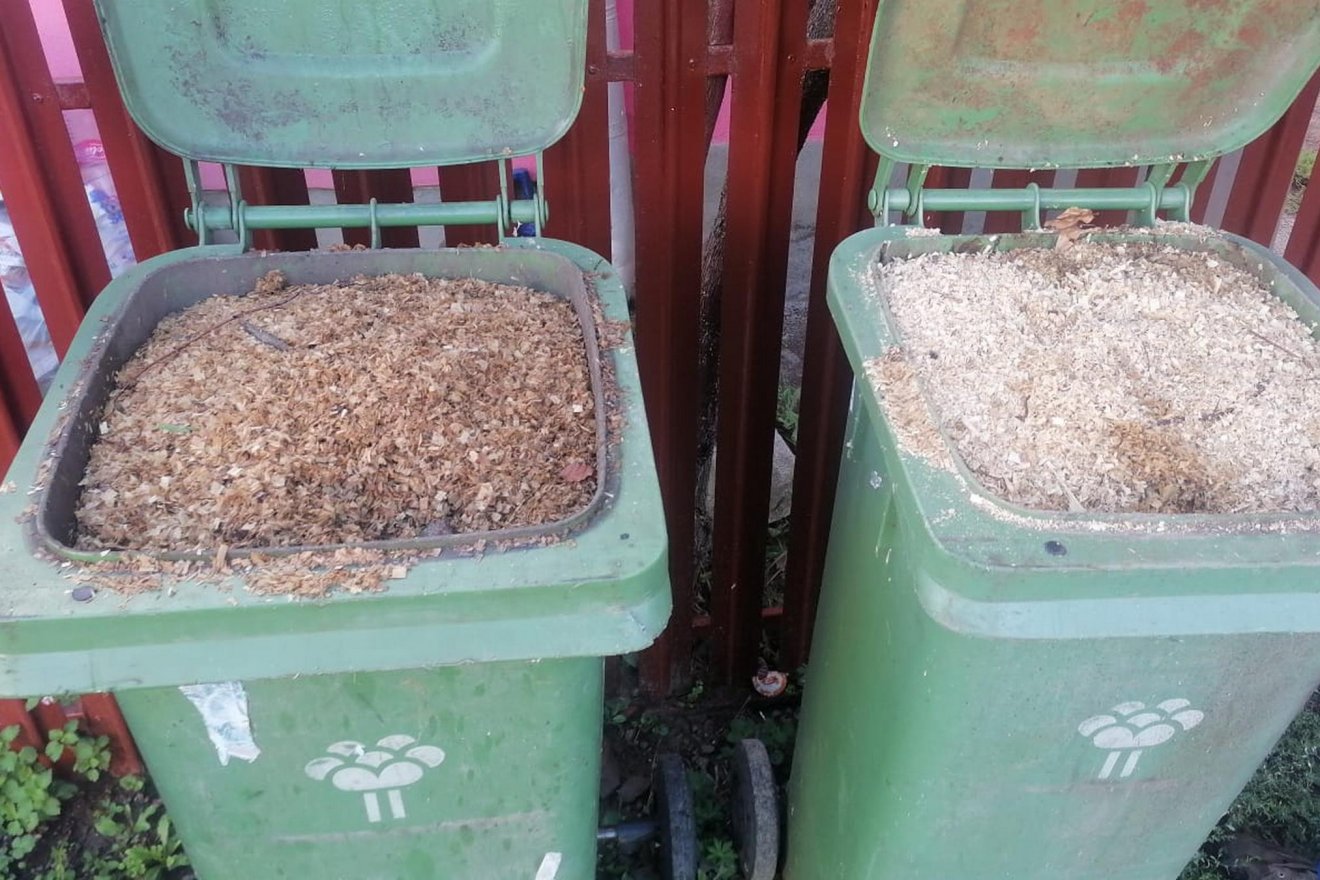 Beváltotta „ígéretét” a háromszéki hulladékbegyűjtő, nem ürítették ki a lebomló hulladékot tartalmazó kukákat