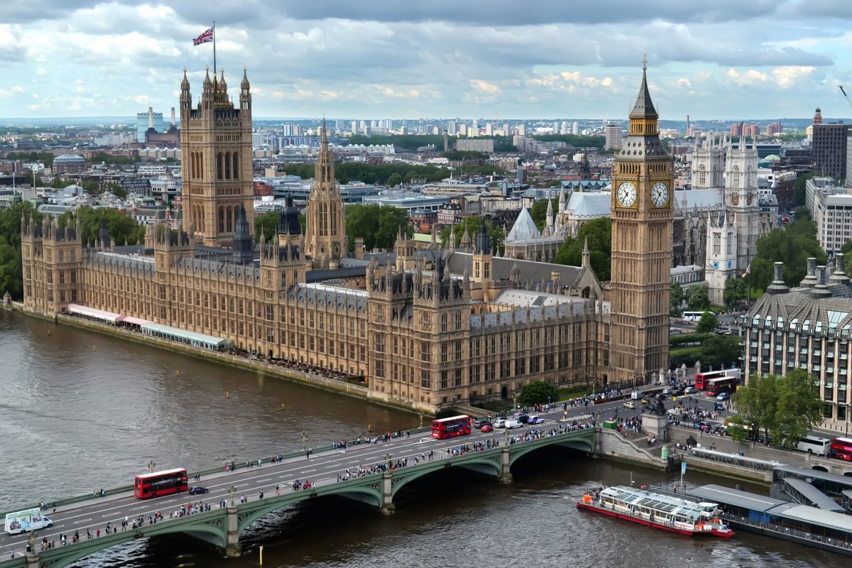 Júliusban enyhülnek a több oldalról bírált karanténszabályok Nagy-Britanniában