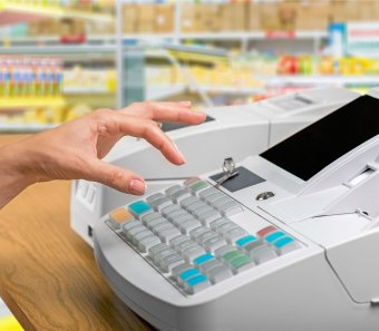 Diszkriminatívak az automata pénztárak a fogyasztóvédelmi hatóság elnöke szerint