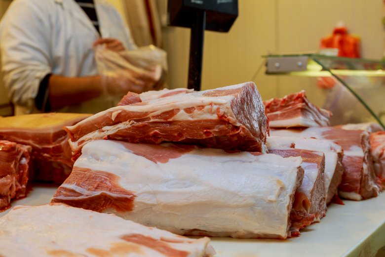 Románia több száz millió euró értékben importál sertéshúst és péktermékeket