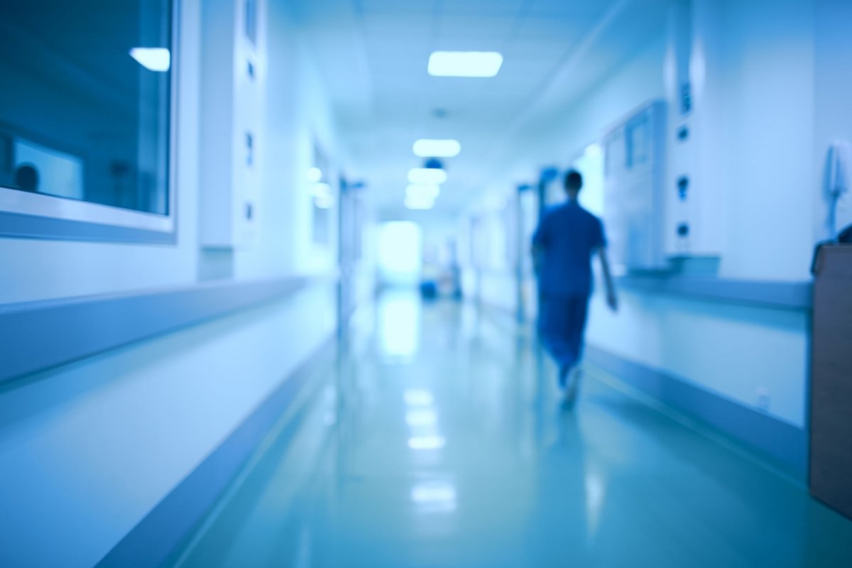 Vérengzés a kórházban: négy embert megölt, kilencet megsebesített egy páciens