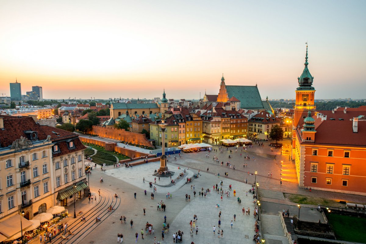 Újabb korlátozásokat vezet be Lengyelország a negyedik hullám erősödése miatt
