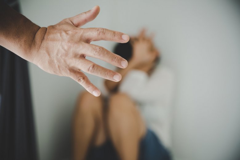 Eddig tizenhét nyomkövető lábbilincset szereltek fel családon belüli erőszakot elkövető személyekre