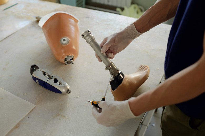 Lábprotézisre gyűjtenek egy motoros baleset sérültjének