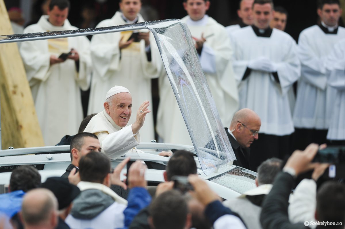 Névnapi ajándék: Ferenc pápa öt lélegeztetőgépet adományozott a suceavai kórháznak