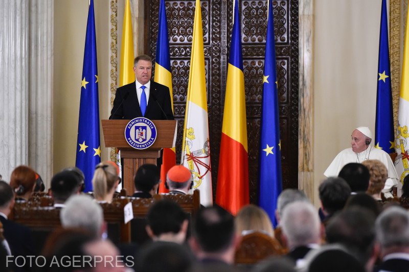 Klaus Johannis azzal dicsekedett a pápának, hogy Románia példaértékűen kezeli a kisebbségi kérdést