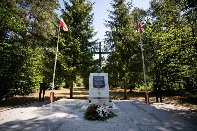 Közel nyolcezer áldozat maradványait rejtő tömegsírokat fedeztek fel Lengyelországban, a soldaui náci német láger helyén