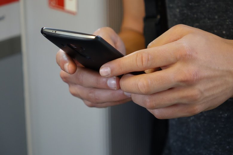 Ismét ki lehet fizetni az útadót az összes romániai mobilszolgáltató SMS-szolgáltatásán keresztül