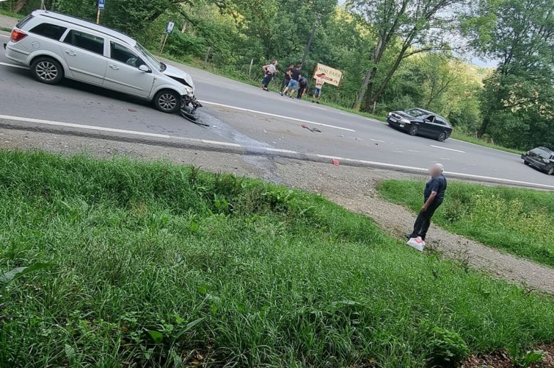 Négyen sérültek meg egy közúti balesetben Szejkefürdőnél