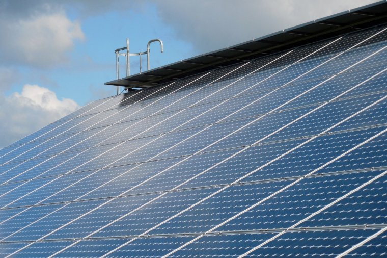 Tengeri szélfarmok, illetve úszó napelemparkok építését tervezik az Olton és a Dunán