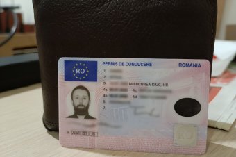 Sikeres romániai járművezetői vizsgával román okmányra cserélhető a külföldi jogosítvány