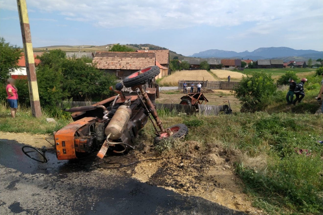 Traktort gázolt a vonat Csíkszenttamásnál, a sofőr meghalt