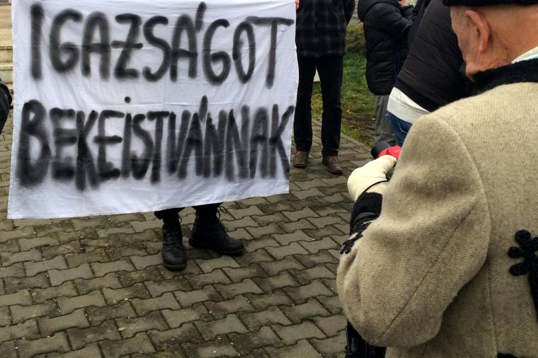 Közös tiltakozás: Kárpát-medencei magyar ifjúsági szervezetek jogtiprónak tartják Bekéék elítélését