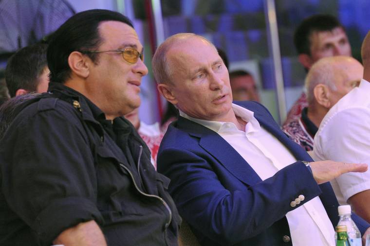 Kitiltották Ukrajnából Steven Seagalt, Putyin hollywoodi barátját