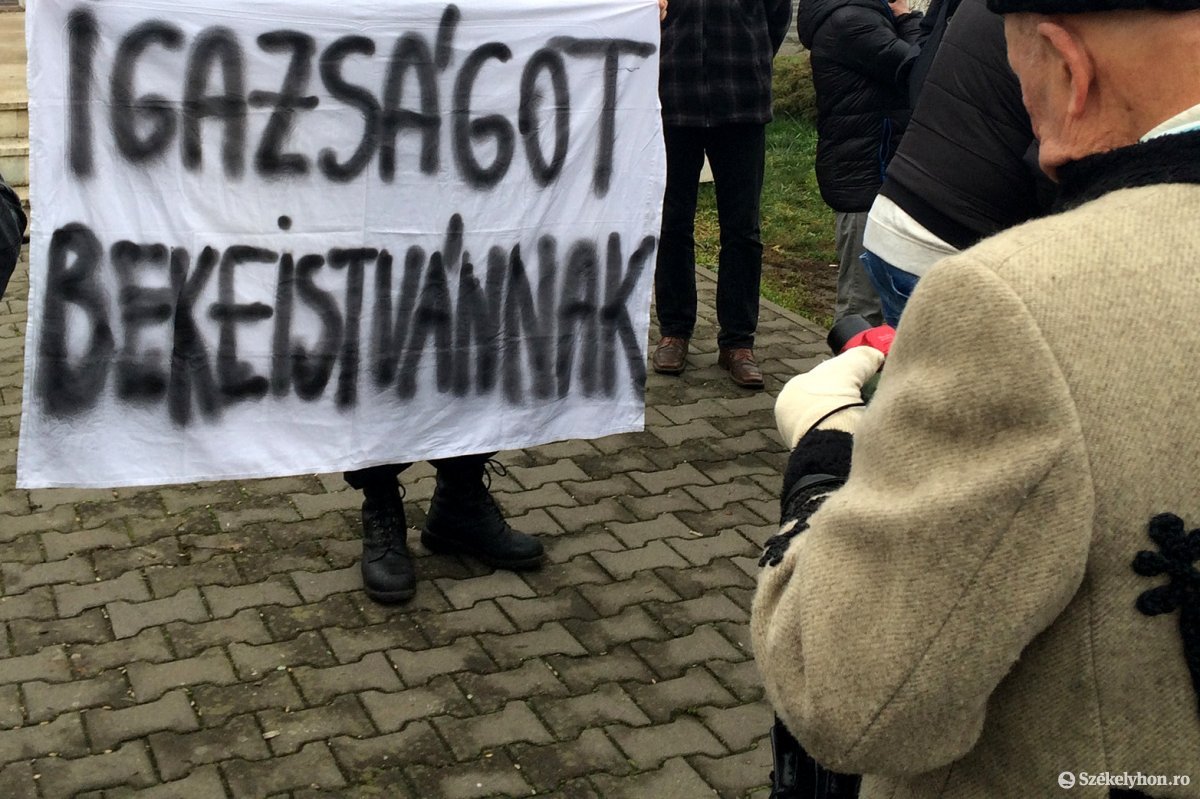 Közös tiltakozás: Kárpát-medencei magyar ifjúsági szervezetek jogtiprónak tartják Bekéék elítélését
