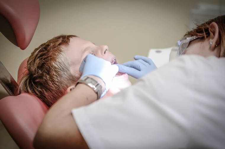 Öt iskolai fogorvosi rendelőt korszerűsítenek