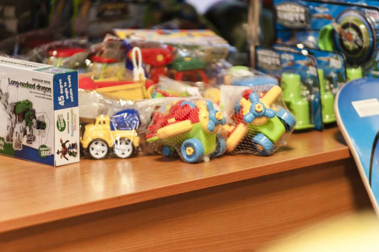 A fogyasztóvédelem óvatosságra inti a szülőket a gyereknapi ajándékvásárlás kapcsán