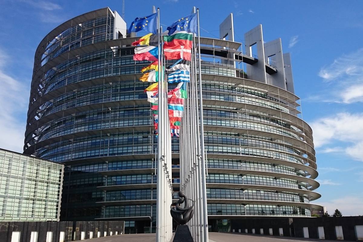 Az EP jogi bizottsága nem talált kivetnivalót a magyar és a román biztosjelöltben