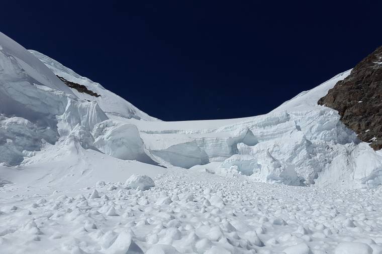 Májushoz közeledve is jelentős még a lavinaveszély a Fogarasi-havasokban