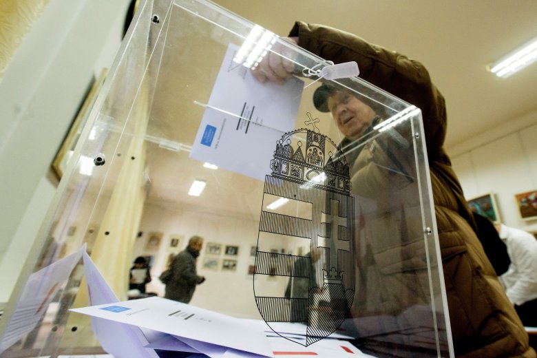 Az erdélyi magyar állampolgárok több mint 40 százaléka venne részt a magyarországi választásokon egy friss felmérés szerint