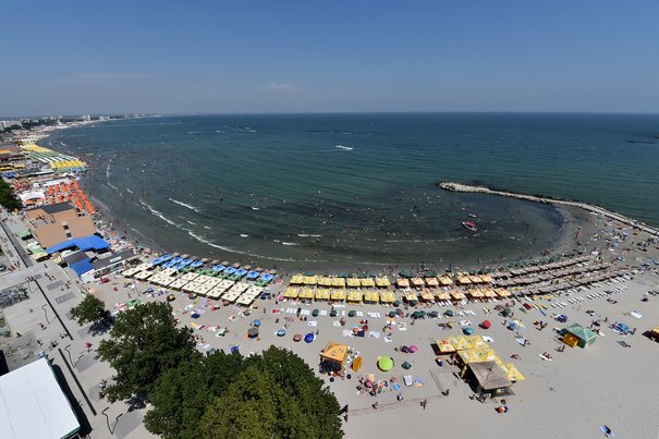 Több száz tonna szemetet gyűjtöttek össze a román tengerparton, kezdődhet a szezon