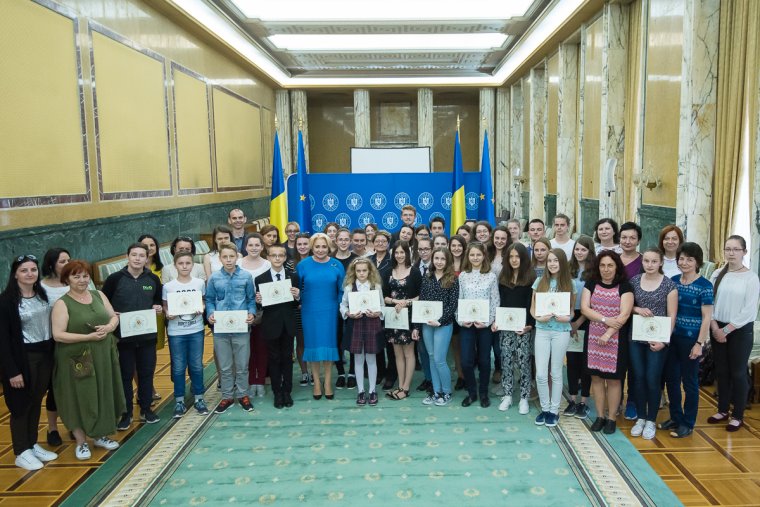 Magyar diákok értek el kiemelkedő eredményt a román tantárgyversenyen – miniszterelnöki dicséretben részesültek Bukarestben