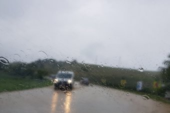 Heves esőzésekre figyelmeztetnek a meteorológusok, narancssárga riasztás több erdélyi megyében is