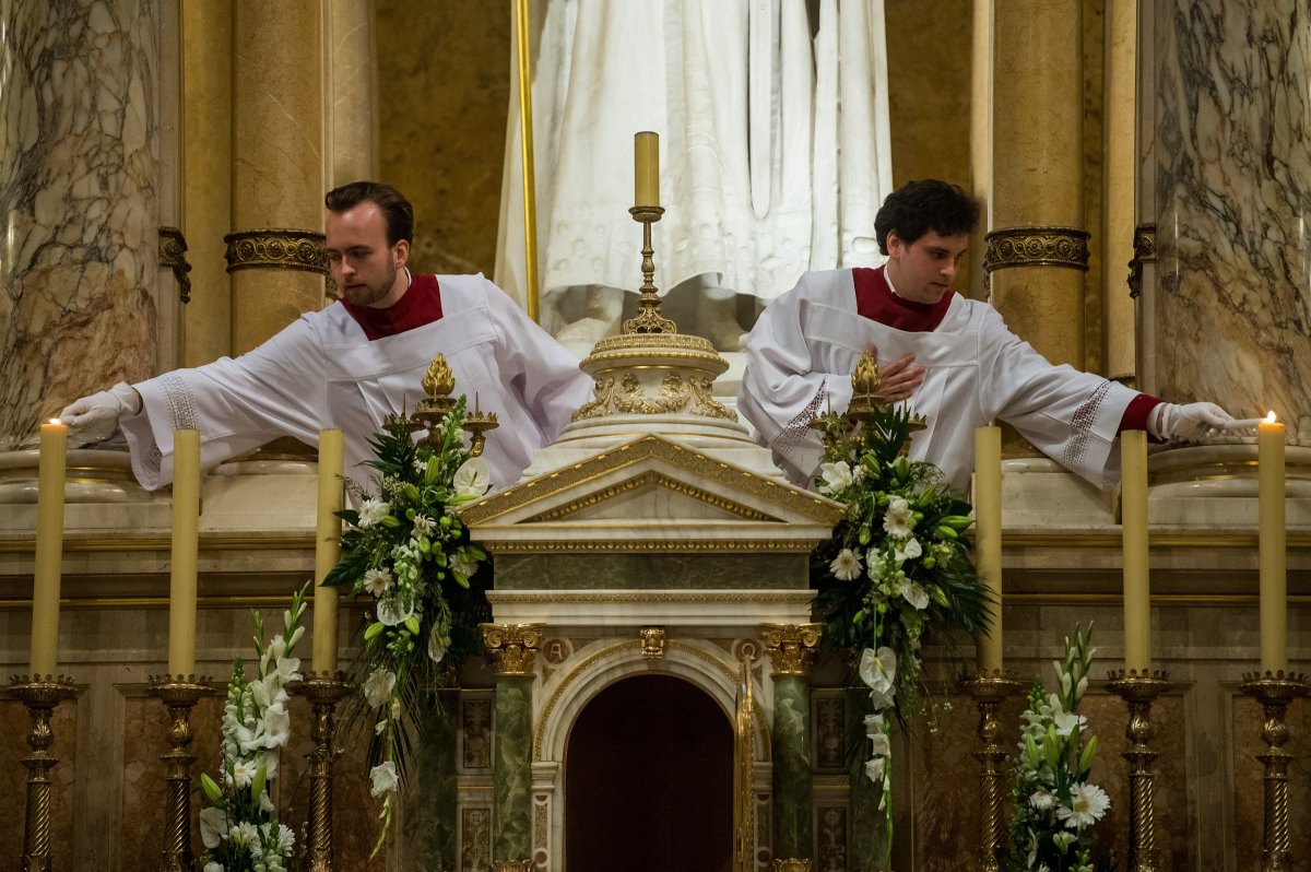 Nagyszombaton este Jézus feltámadását ünneplik a katolikus templomokban