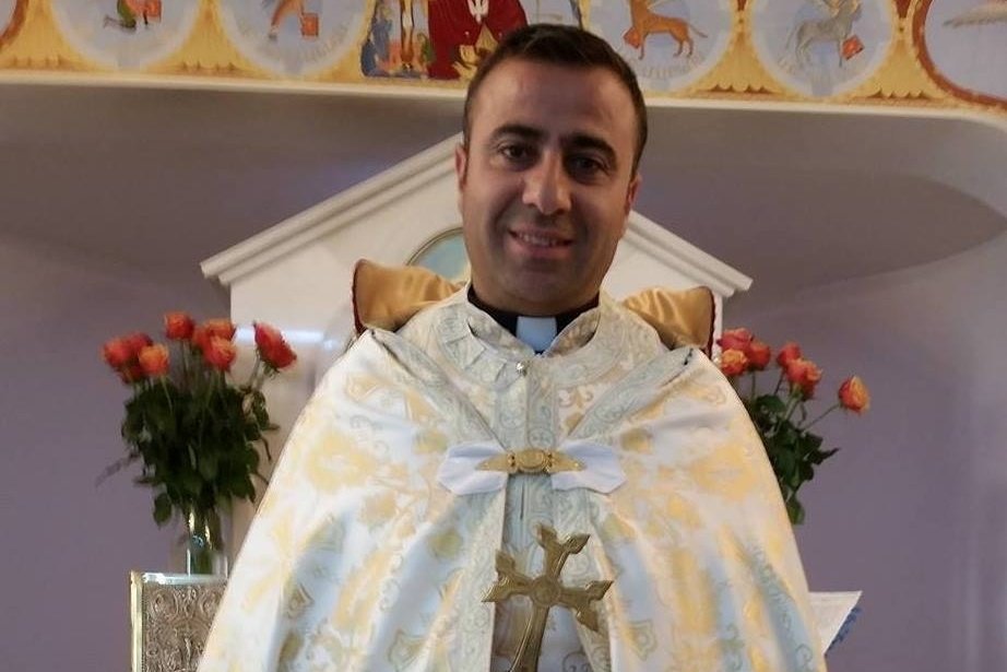 Örményországi örménykatolikus pap látogatja meg az óhazától távol élő testvéreit