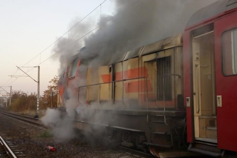 Kigyulladt a kolozsvári állomás közelében a bécsi gyorsvonat mozdonya