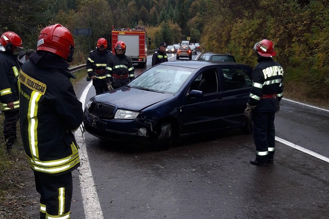 Több autó ütközött Homoródfürdőn, egy pedig a sáncba csúszott