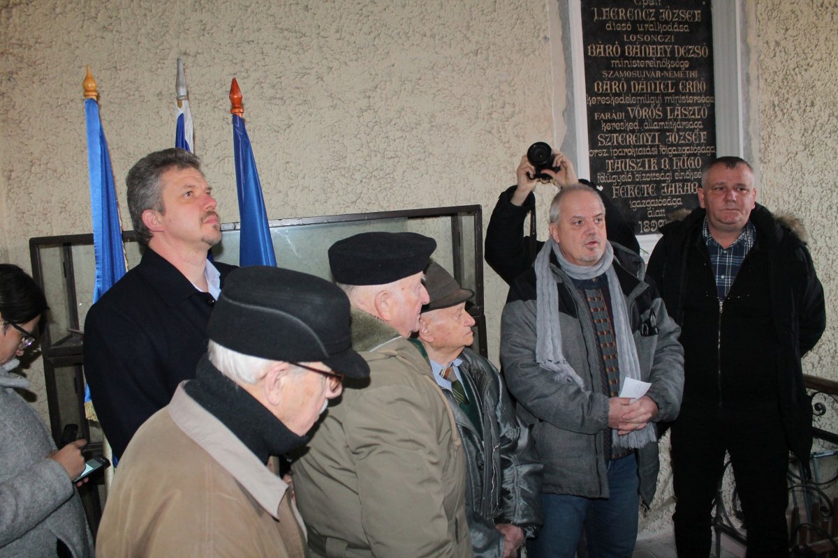 A kommunizmusban befalazott emléktáblákat avattak újra Marosvásárhelyen
