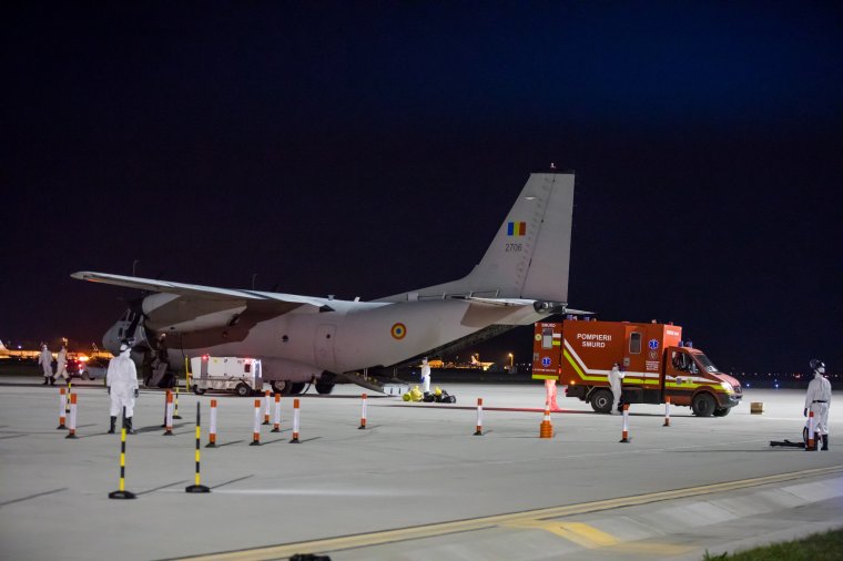 Nyolc román állampolgárt menekített ki Olaszországból a légierő