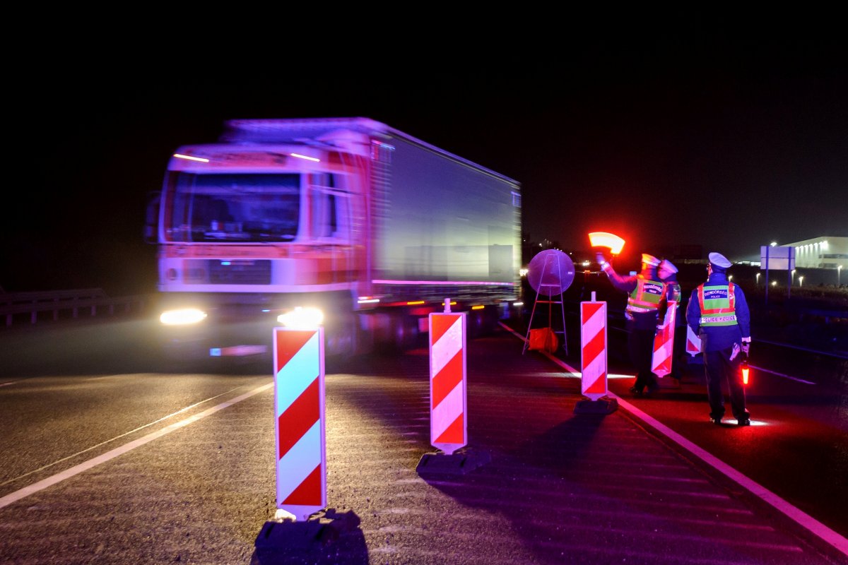 Kilométeres kamionsorok miatt kell várakozni a román-magyar határon