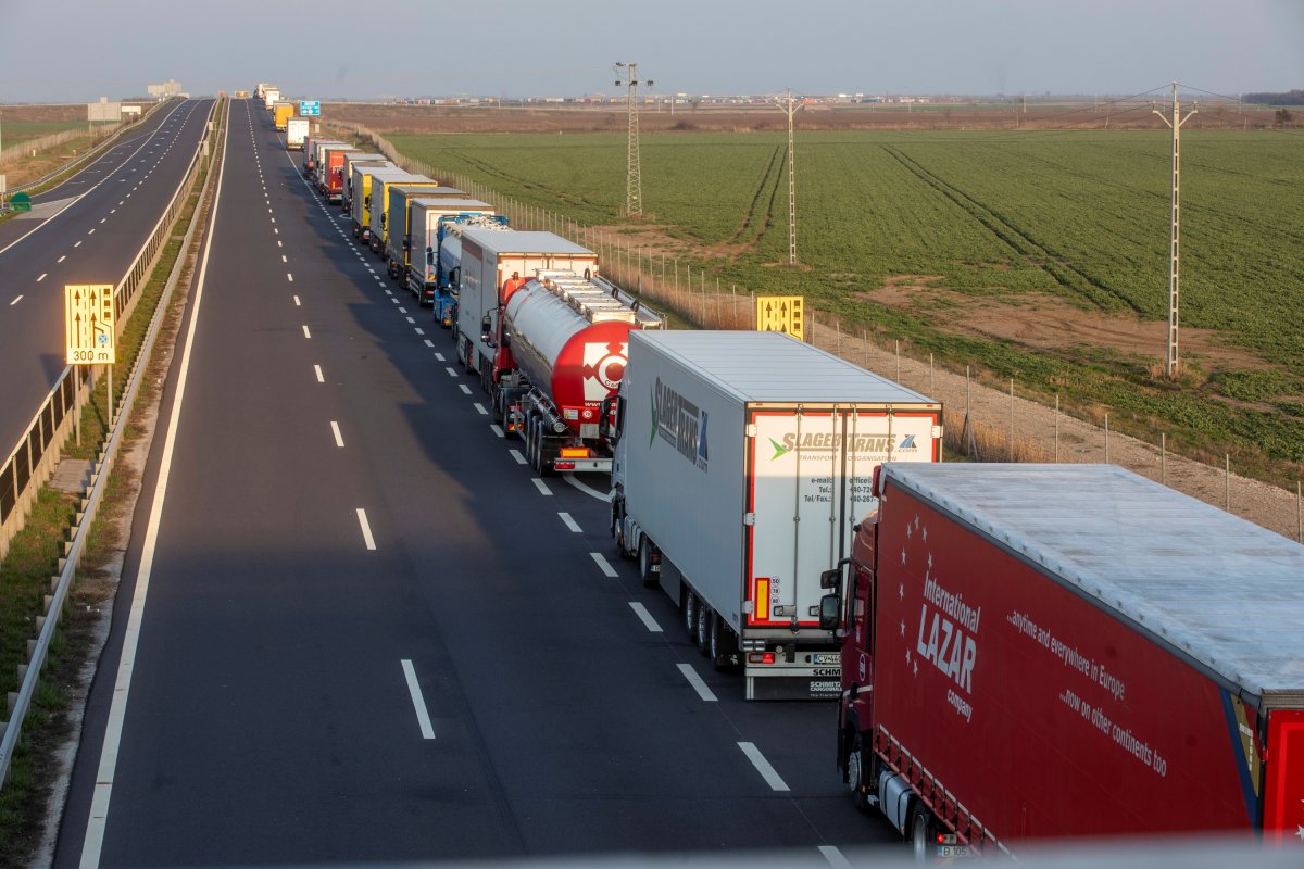 A hétvégi kamionstop miatt hosszú sorok alakultak ki a román–magyar határon