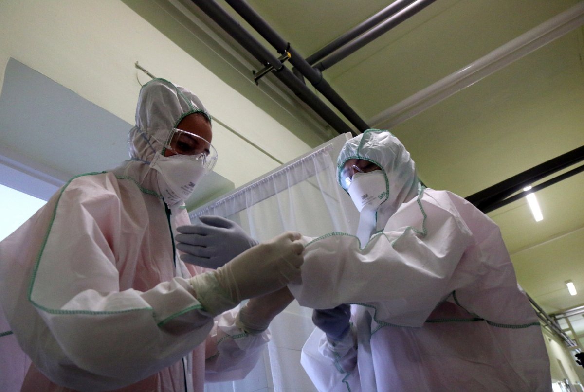 Több mint 9700 koronavírus-fertőzött személyt tartanak számon Románia területén