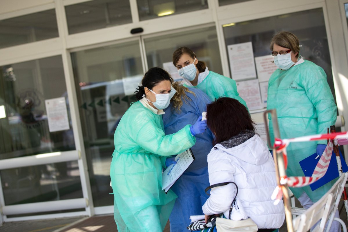 2500-hoz közelít a romániai koronavírus-fertőzöttek száma